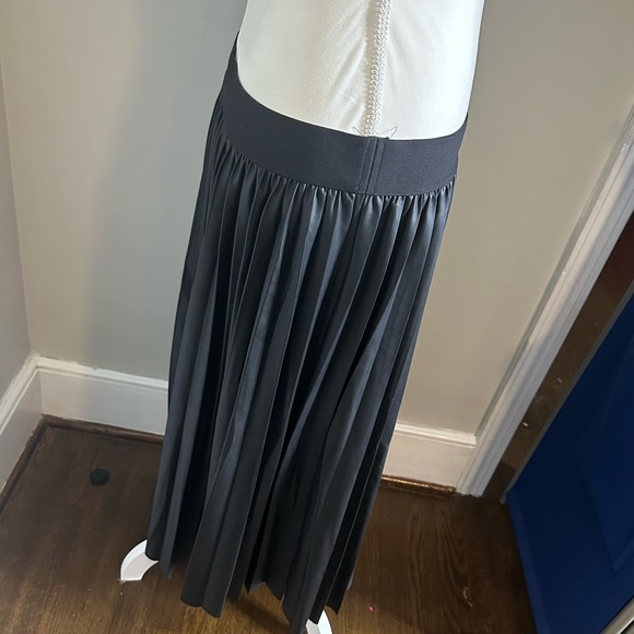 Torrid pleated skirt - Picture 1 of 3